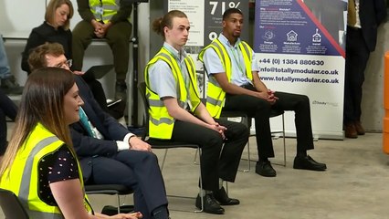 Johnson lanza "new deal" de 5.000 millones de libras para el Reino Unido