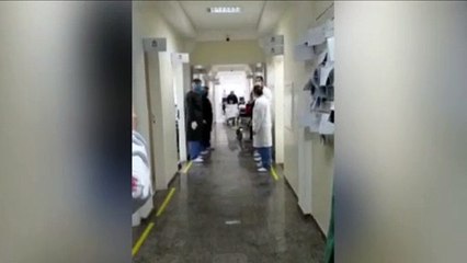 Idosa que se recuperou da Covid-19 recebe alta do Hospital de Retaguarda