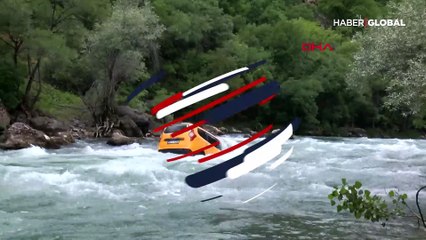 Taksisiyle birlikte 100 metre nehrin içinde sürüklendi! Yüzerek kurtuldu