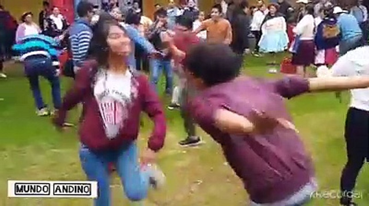 Tu y Yo Bailando Así en una Fiesta Patronal