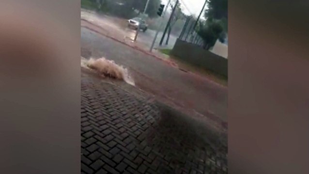 Chuva encobre Rua Antônio José Elias, no Coqueiral