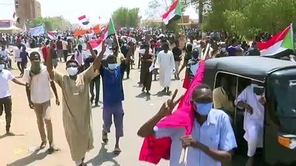 عشرات الآلاف يتظاهرون في السودان من أجل تحقيق السلام والعدالة