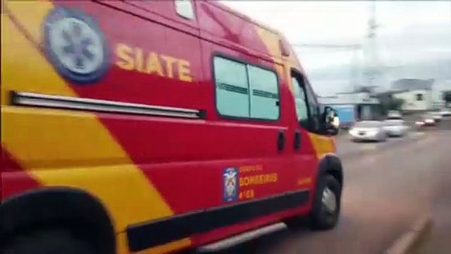 Ciclista é socorrido pelo Siate após sofrer queda na Avenida Piquiri