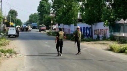 Скачать видео: J-K: Two CRPF jawan killed in militant attack in Sopore