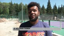 Jo-Wilfried Tsonga au service du tennis