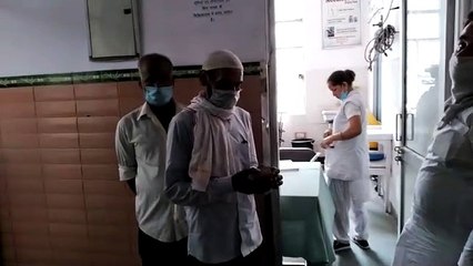 रामपुर के जिला अस्पताल में इलाज के नाम पर रिश्वत ले रहे है डॉक्टर और नर्स
