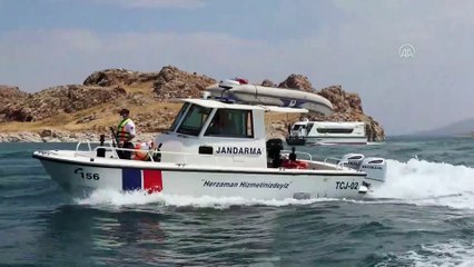Van Gölü'nde kaybolan tekneyi arama çalışmaları devam ediyor