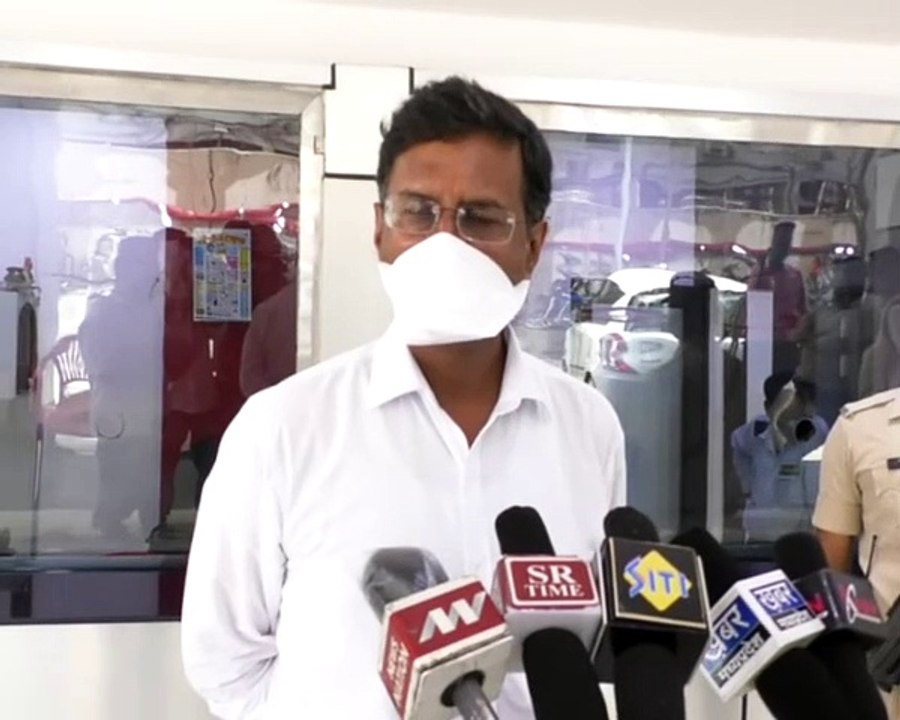 मोबाइल में बैन 59 एप का उपयोग किया तो हो सकती है कार्रवाई, इंदौर कलेक्टर की चेतावनी