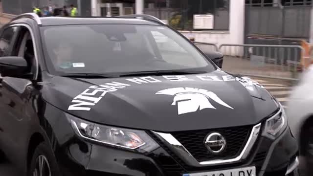 Los trabajadores de Nissan Barcelona se manifiestan en las inmediaciones de la fábrica en Los Corrales de Buelna