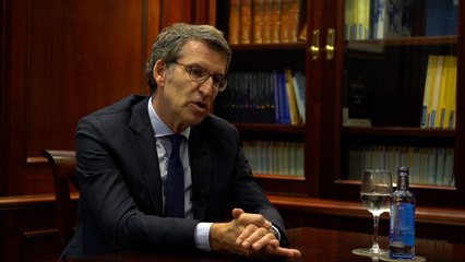 Feijóo promete reforzar la "orientación sanitaria" de los geriátricos