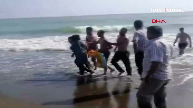 Hatay'da rip akıntısına kapılan anne-kız boğulma tehlikesi geçirdi