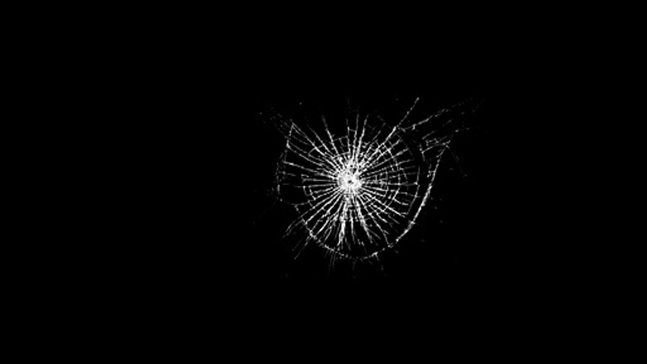 [NO COPYRIGHT ANIMATION]  Breaking Glass with Sound Effect