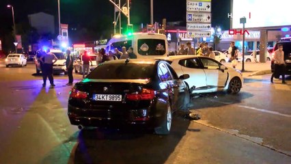 Fatih'te ışık ihlali yapan sürücü 3 araca çarptı! O anlar kameralara böyle yansıdı