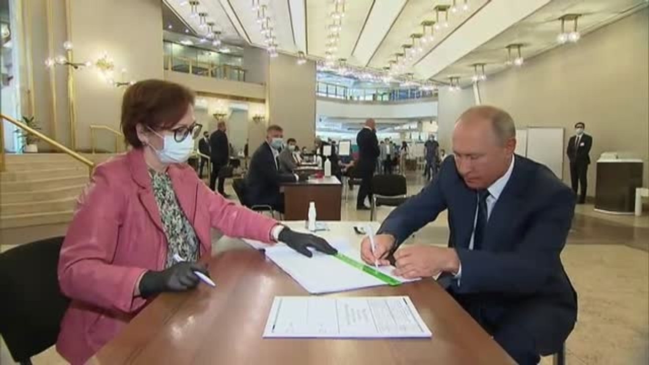 El 73% de los rusos apoyan la reforma para que Vladimir Putin siga en el poder