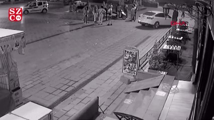 Esenyurt'ta kazada havaya fırlayan motosiklet sürücüsü bankın üzerine düştü