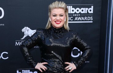 Clarkson's new breakup tunes: Kelly Clarkson working on new album as she copes with divorce