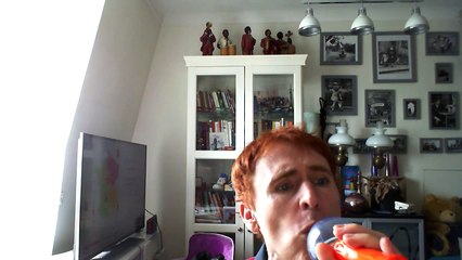 Wiwi égratigne "lay it all on me"