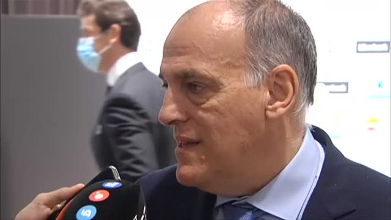 Tebas pone en duda la capacidad de los entrenadores que se quejan de los horarios