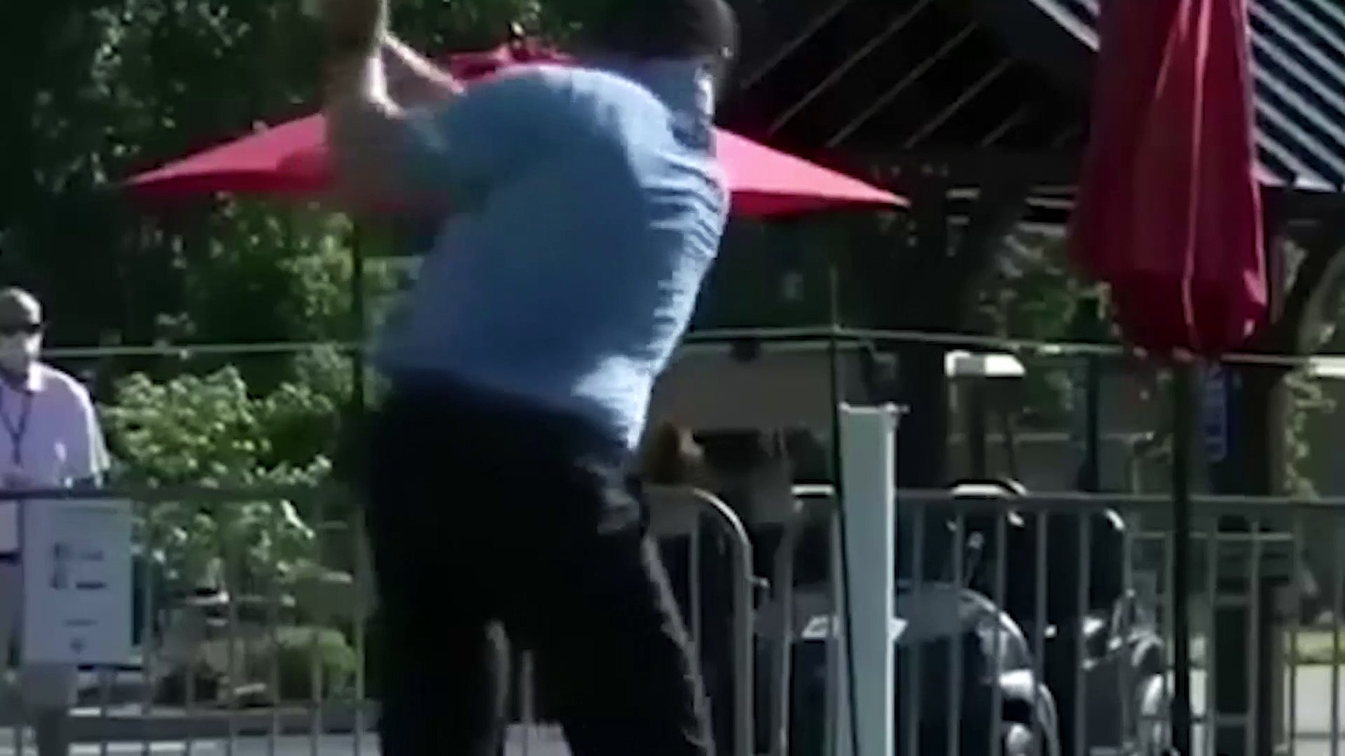 ⁣Ünlü golfçü Lan Poulter, 'yellenirken' kameraya yakalandı: Bugün biraz rüzgarlı başladı