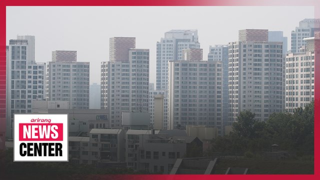 President Moon receives emergency briefing by land minister amid soaring home prices