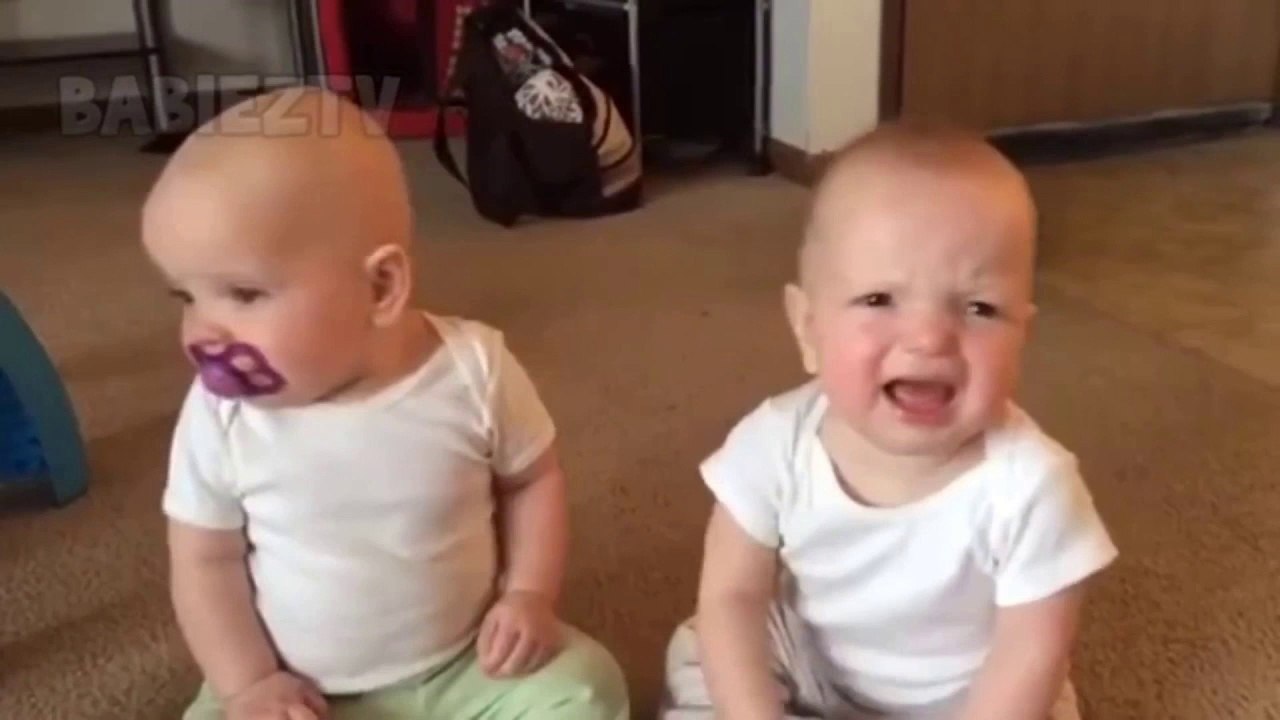 FUNNY TWIN BABY Girls Fighting Over Pacifier - REVERSED