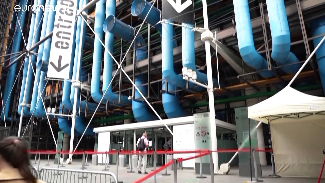 Centre Pompidou: Hommage an Christo mit Maske