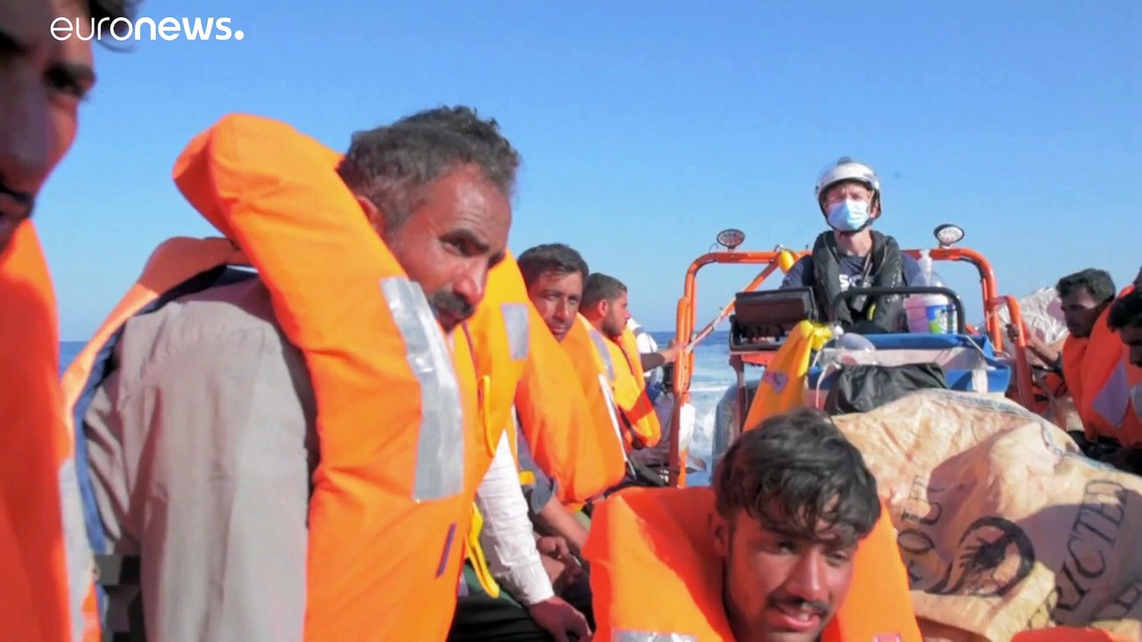 Rettungsschiff 'Ocean Viking' wartet auf sicheren Hafen