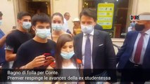 Bagno di folla per Conte. E spunta l'ex studentessa