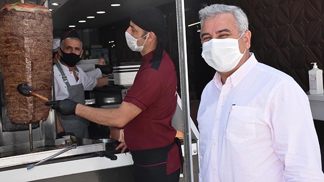 Uzm. Dr. Ülkümen Rodoplu: Corona virüs gıdadan bulaşmaz, tek kaynak insan