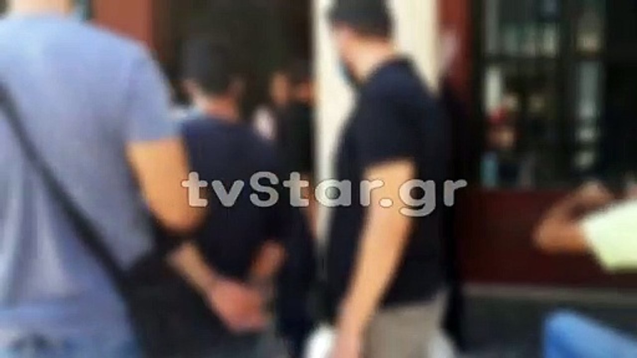 Στο δικαστήριο της Λαμίας ο  άνθρωπος που μαχαί...
