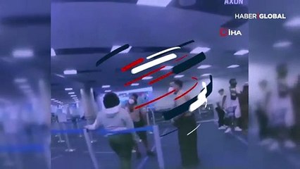 Polisin siyahi kadına yumruk attığı anlar kamerada