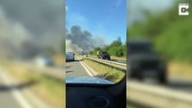 Ces conducteurs doivent traverser un épais nuage de fumée sur l'autoroute... Pas très rassurant