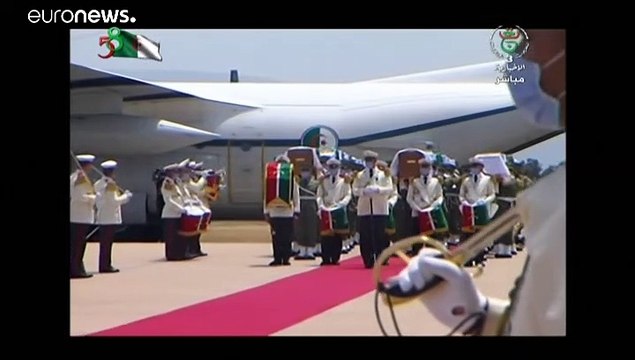 Les restes de 24 combattants rapatriés de France en Algérie