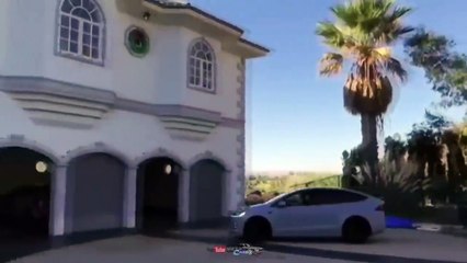 SORPRENDENTES MOMENTOS DE CASI CHOQUE! SALVADOS! _ WTF Cars ( 720 X 720 )