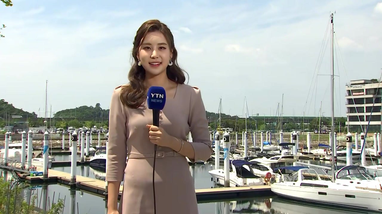 [날씨] 더위 속 동쪽 소나기...내일 제주 장맛비 / YTN
