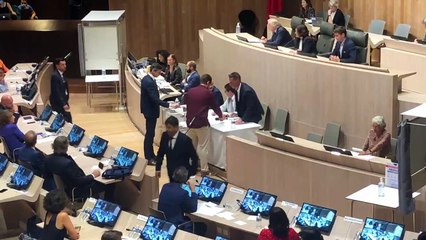 Conseil Municipal de Marseille : les conseillers municipaux votent