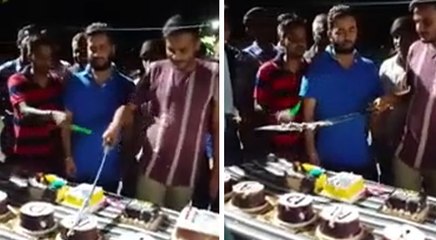 सरेराह भीड़ इकट्ठी करके युवक ने बर्थडे पर तलवार से काटा केक, वायरल हुआ वीडियो