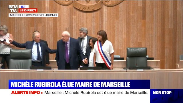 Marseille: élue maire, Michèle Rubirola revête l'écharpe tricolore