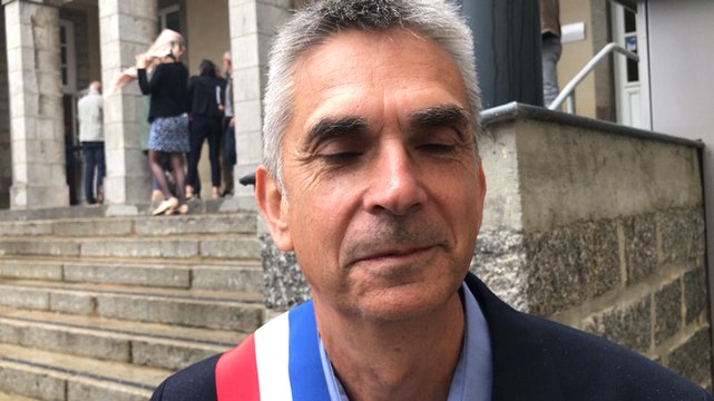 Jean-Dominique BOURDIN nouveau maire de Coutances ému