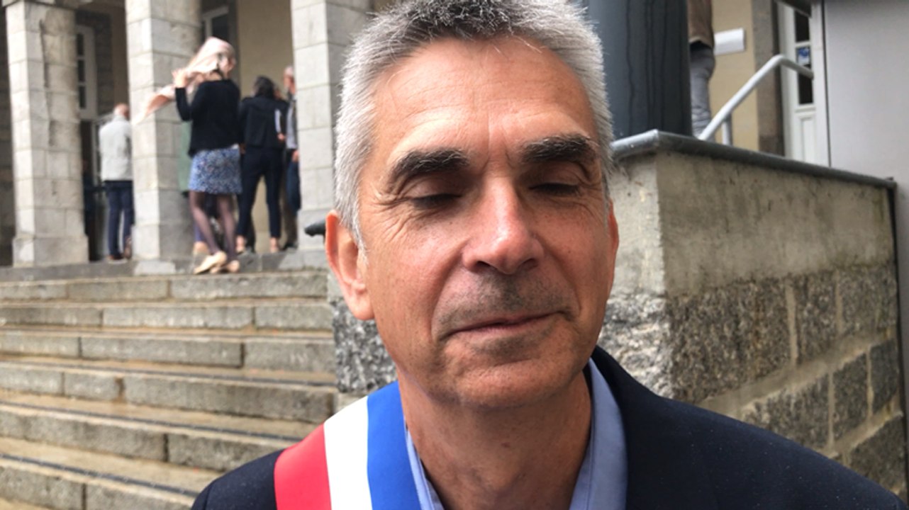 Jean-Dominique BOURDIN nouveau maire de Coutances ému