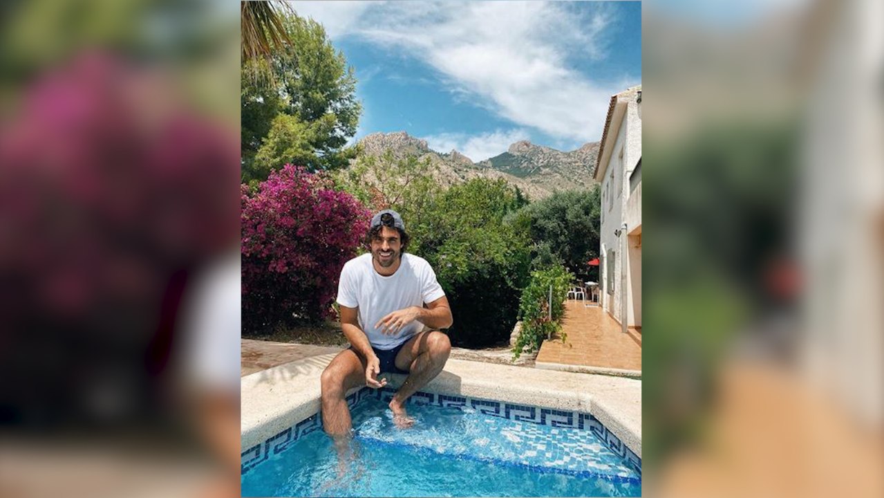 Andrea Duro y Juan Betancourt disfrutan de un día veraniego en Alicante