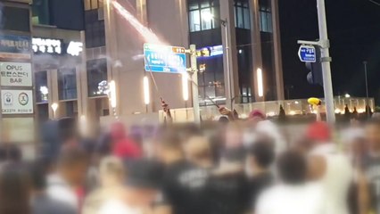 해운대서 외국인들 모여 폭죽 수백 발...주민 신고 70여건 / YTN