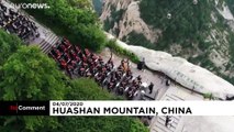 شاهد: حفل موسيقي صيني على قمة جبل هواشان الشاهقة يتيح متعة بصرية فائقة