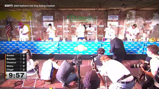 L’Américain de 36 ans Joey Chestnut a de nouveau remporté le traditionnel concours de mangeurs de hot-dogs de la fête nationale des États-Unis