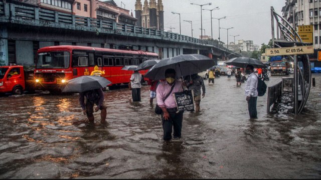 Heavy rain lash Delhi, Mumbai, waterlogging in several areas