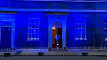 Reino Unido homenajea a sus sanitarios con una gran vela en el 10 de Downing Street