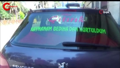 Eşinden ayrıldı, otomobiline bakın ne yazdırdı