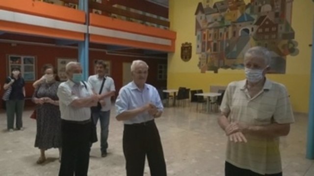 El repunte de COVID-19 en Croacia no reduce la participación en legislativas