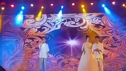 Hoà Minzy hát cùng 2 nam sinh