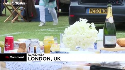 شاهد: عشاق سباق الخيول يتوافدون بأحلى أزيائهم على مساحات مخصصة للمتفرجين في لندن